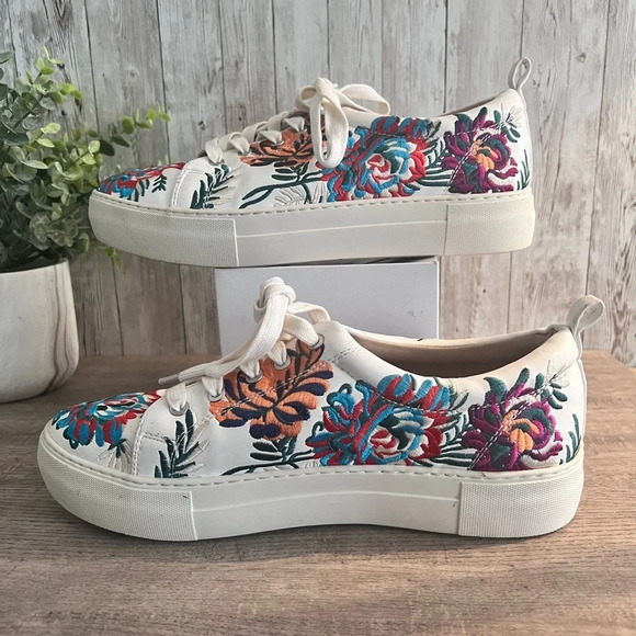 J/Slides Embroidered Floral Sneakers - Picture 2 of 6